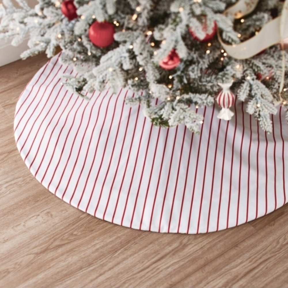 The Reversible Pom-Pom Tree Skirt. Jillian Harris Canvas Collaboration.